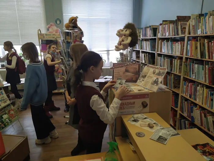 2022.01.27_Листая блокадную книгу_урок мужества_6 кл. (3).JPG