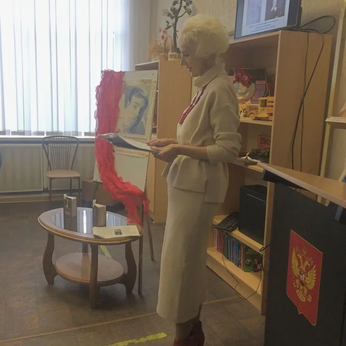Литературно-музыкальная гостиная "Я тебя никогда не забуду...", посвященная жизни и творчеству поэта Андрея Вознесенского