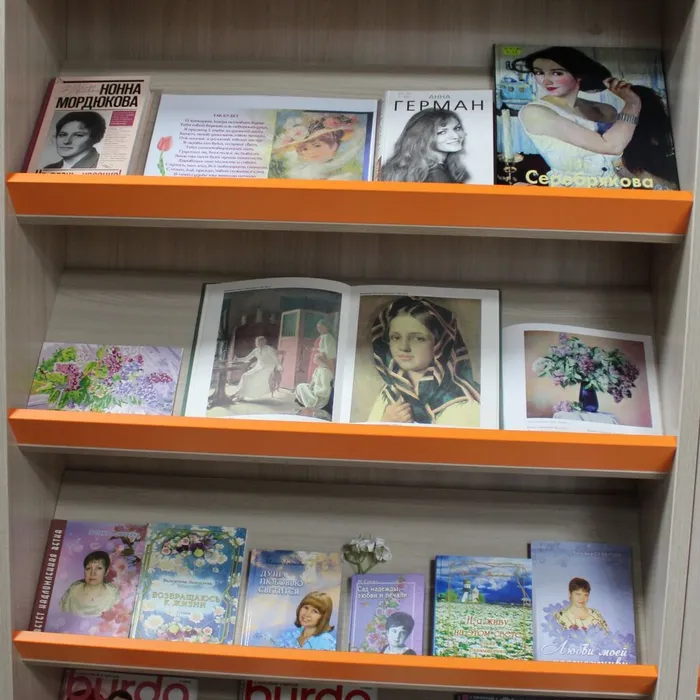 Книжная выставка «Ах! Эта женщина – загадка»