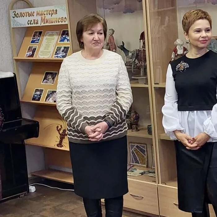 Представление выставки декоративно-прикладного творчества «Золотые мастера села Мишнево» 