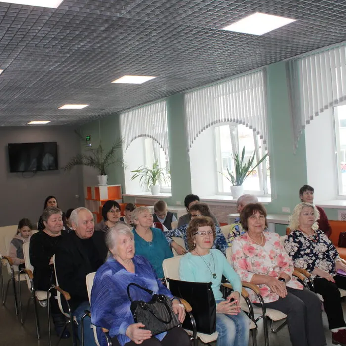 Презентация персональной выставки картин художника Надежды Белых "Я люблю эту землю святую..."